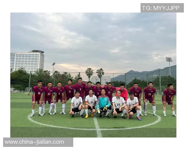 欧洲足球明星队队服设计理念与风格解析展现足球文化的魅力与时尚 欧洲足球明星队队服设计理念与风格解析展现足球文化的魅力与时尚